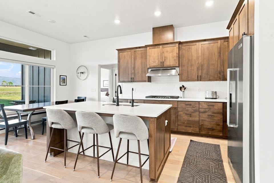 Kitchen w/ Bar Seating