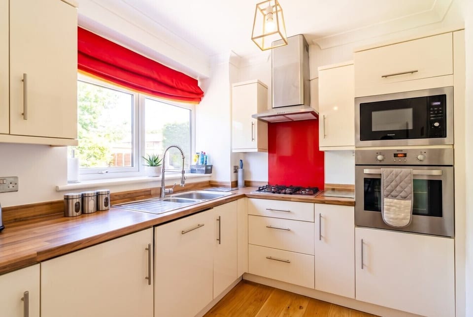 Sleek kitchen with gas hob and oven, ready for shared home cooked meals