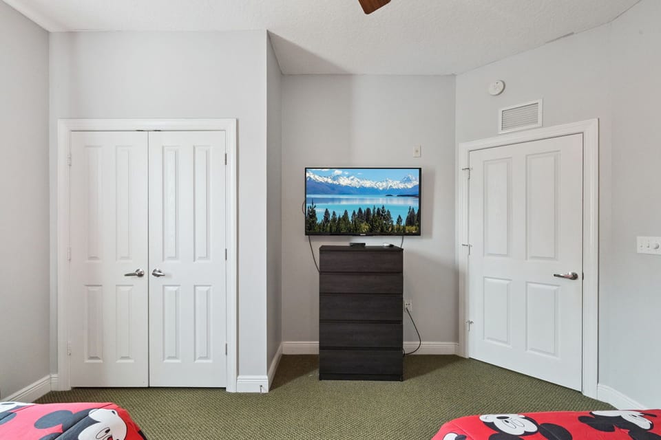 Perfect for kids or additional guests, this cheerful bedroom offers two full beds, a Smart TV, and plenty of room to spread out.