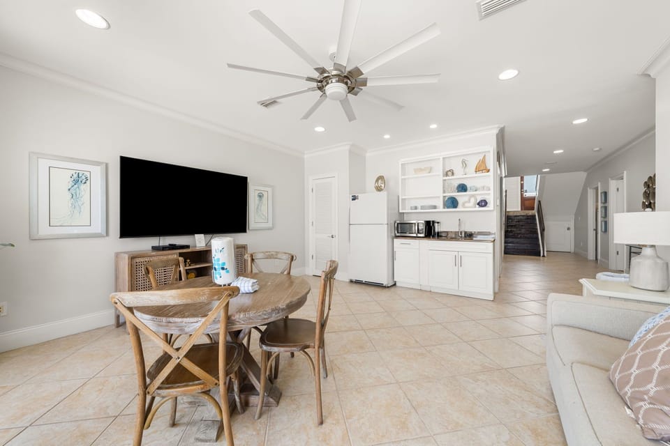 Ground Floor Living Room & Mini Kitchen With Full-Sized Fridge