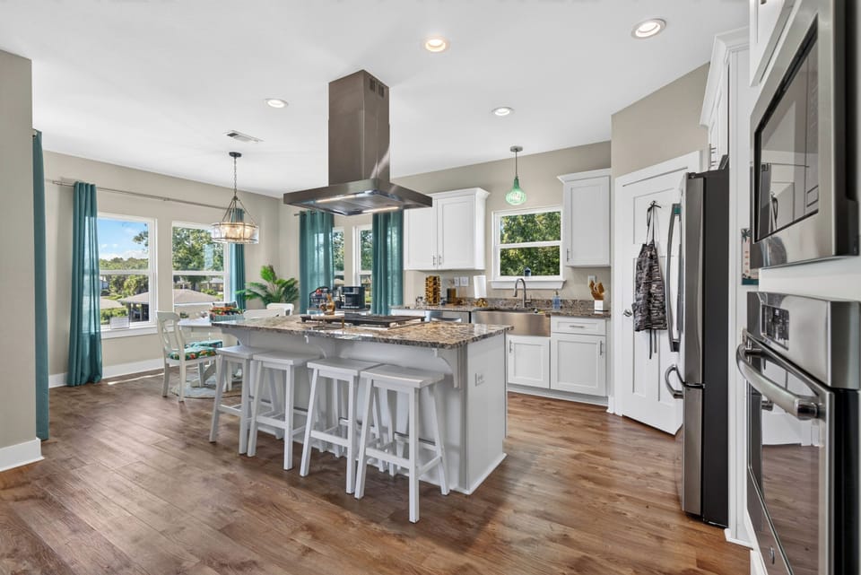 Full kitchen with all cookware, flatware & spices you will need 