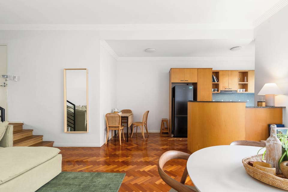 Start the day over coffee at the intimate dining nook, a handy second spot for breakfast, checking your plans or enjoying a quick bite before heading into Surry Hills.