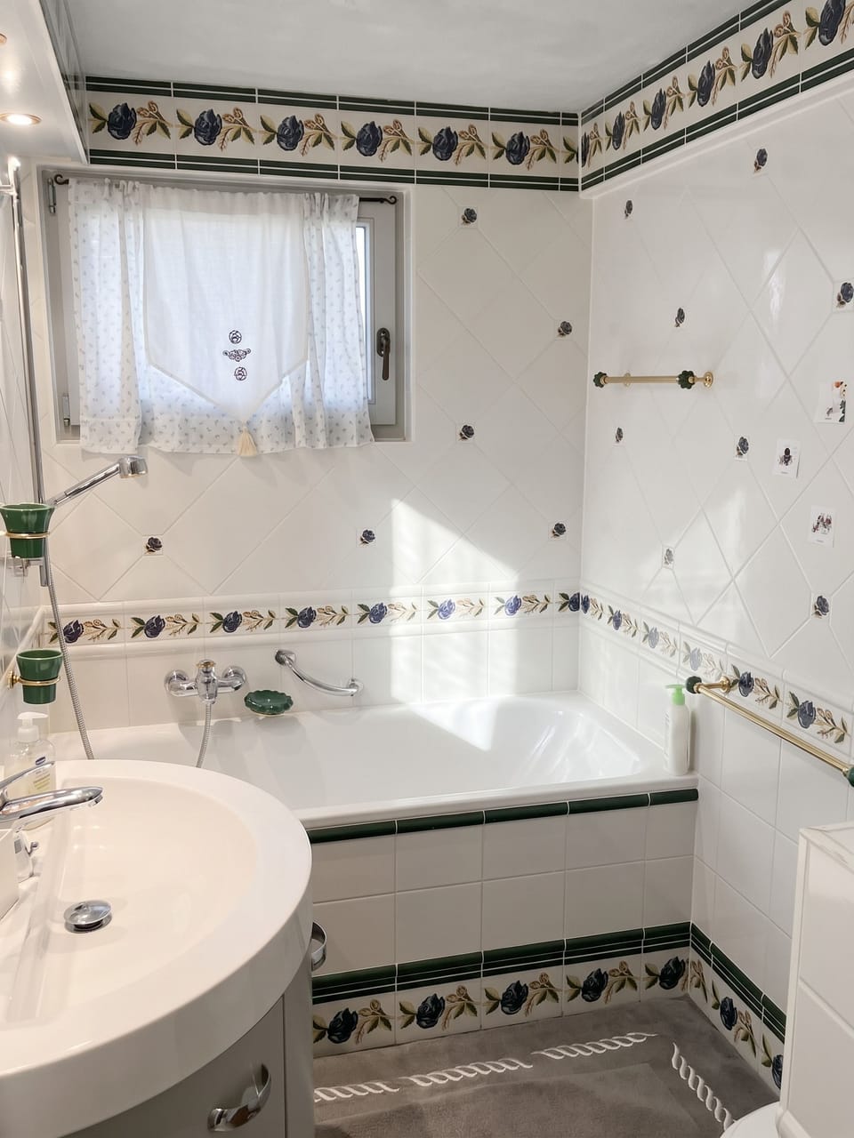 Bath tub
