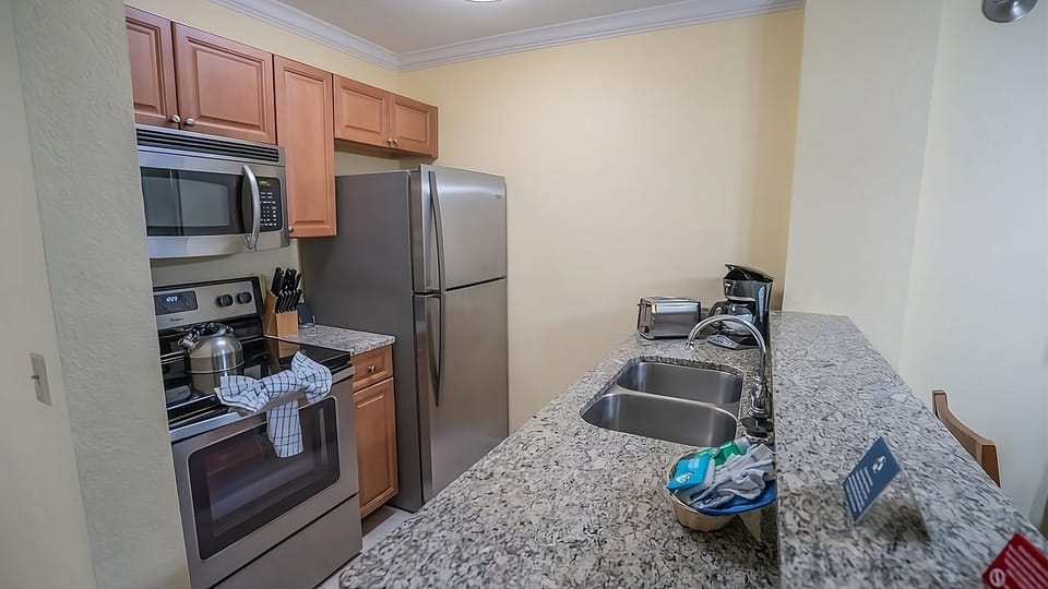 Cook with ease in the compact kitchen and breakfast bar.