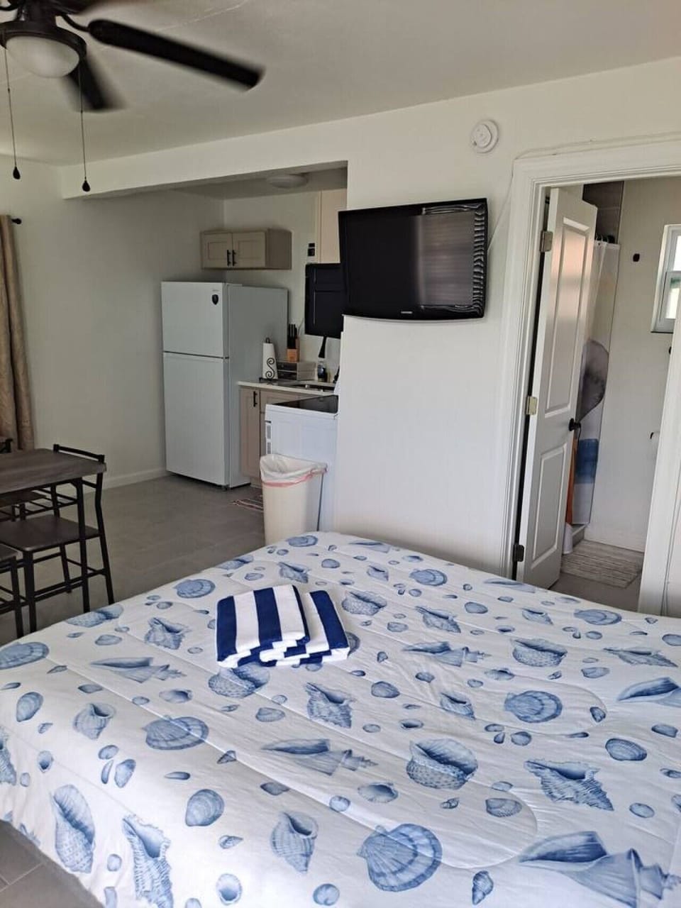 Bedroom/Living Area