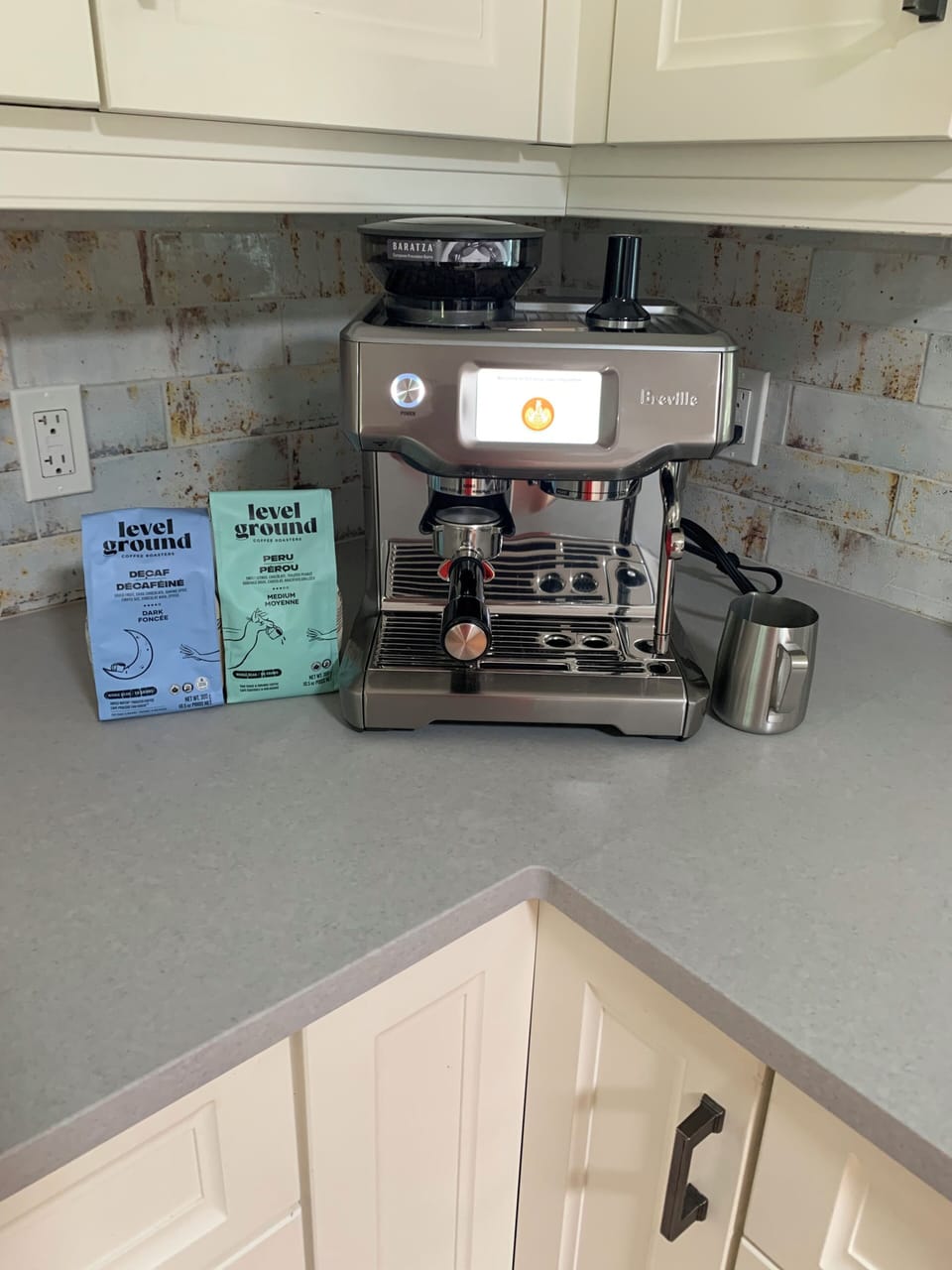 Espresso machine with 2 choices of coffee beans