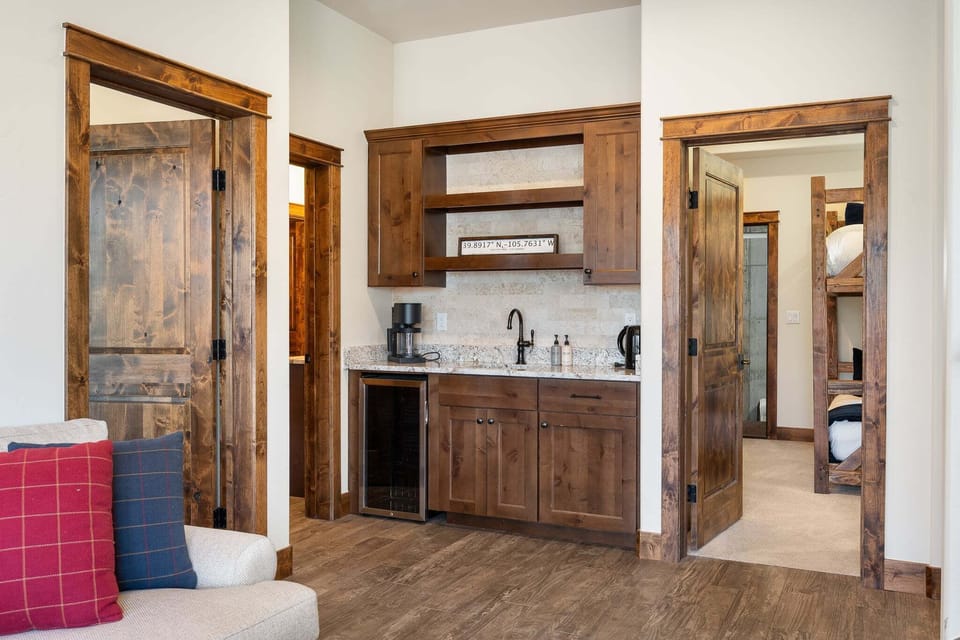 Wet Bar Area