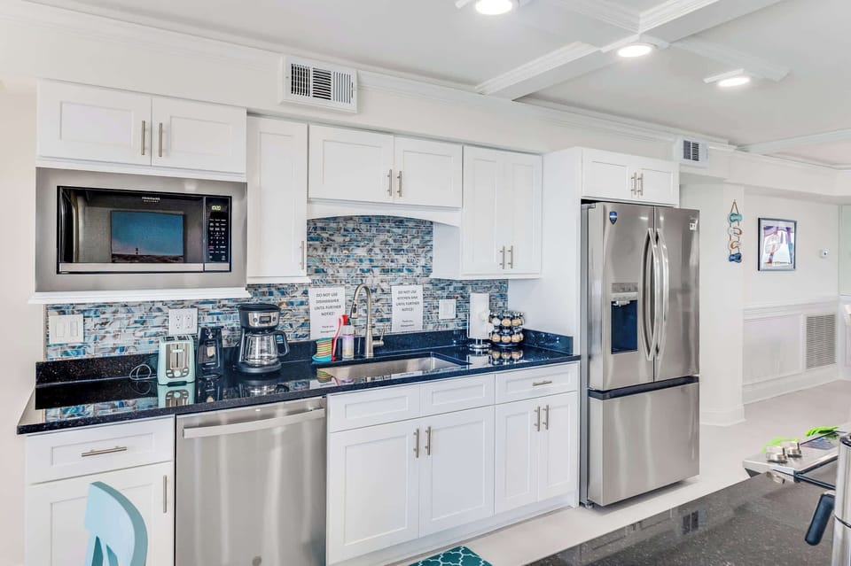 Equipped  Kitchen for Easy Dining 🍽️
