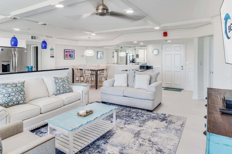 Bright Living Space with Relaxing Views 🌊
