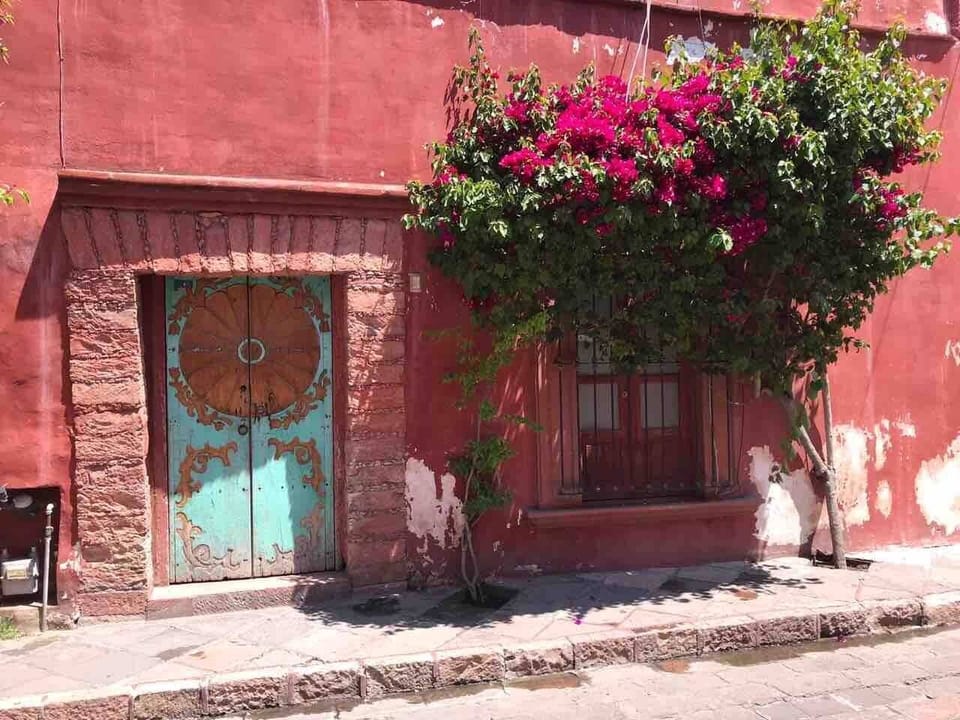 Un lugar popular como marco de fotografía de la ciudad.