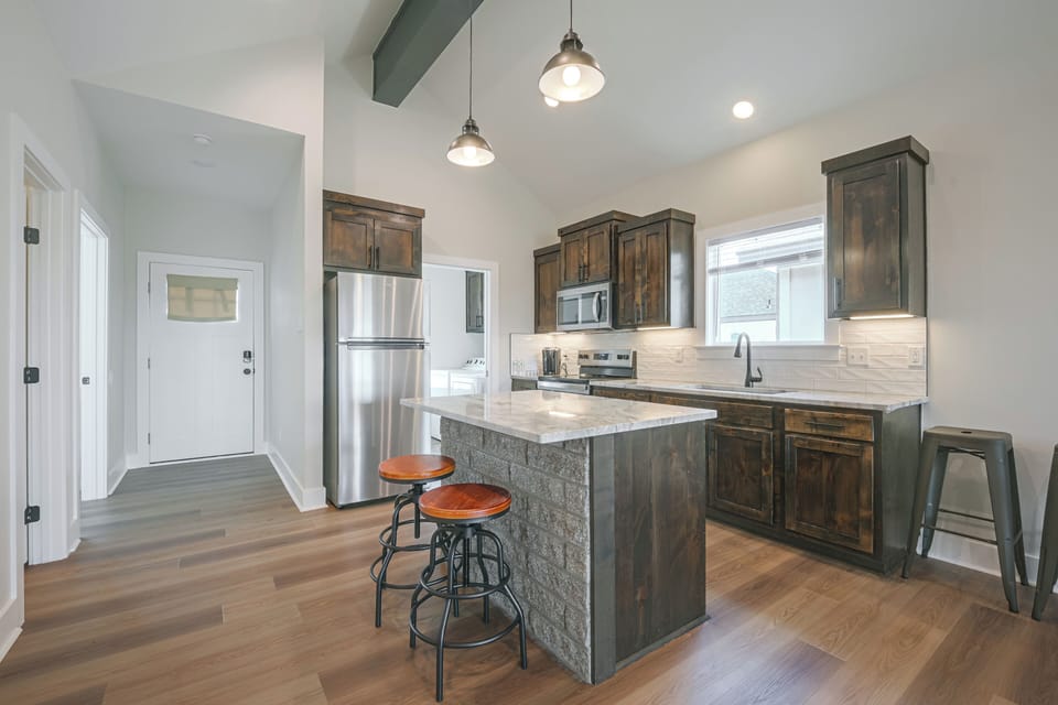 Kitchen & Dining Area