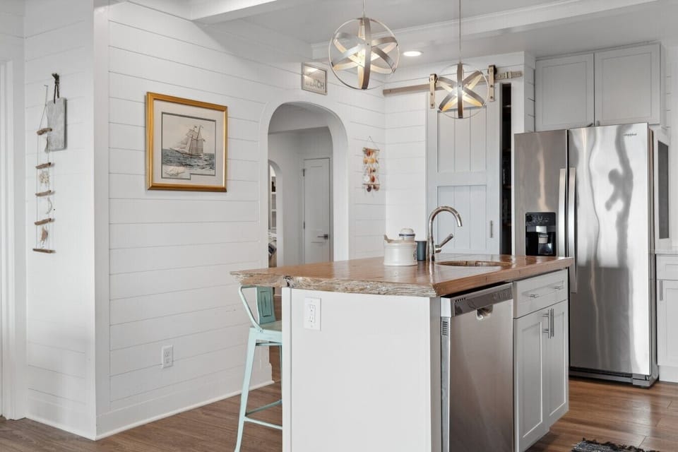 Kitchen with Island Seating
