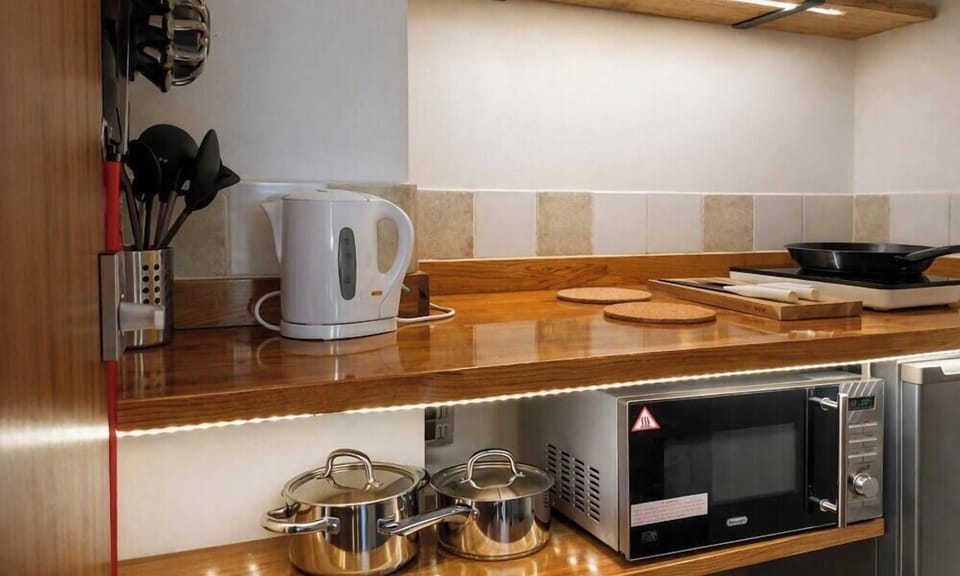 Small in room kitchenette for light cooking requirements