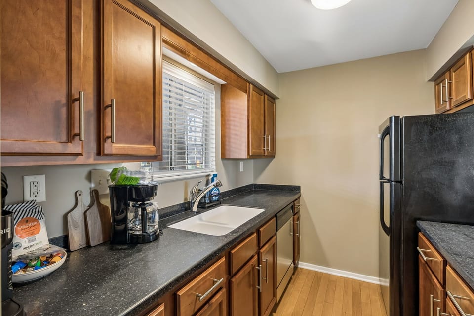 Kitchen: A bright, well-equipped kitchen with plenty of counter space, making it easy to prepare everything from quick breakfasts to delicious home-cooked meals.
