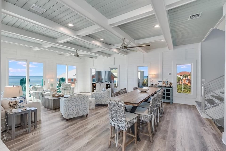 Living/Dining Area
