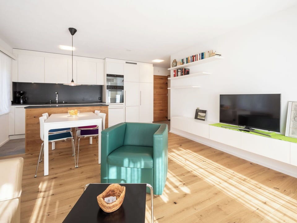 Furniture, Interior Design, Flooring, Floor, Wood, Wood Flooring, Room, Ceiling, Table, Apartment