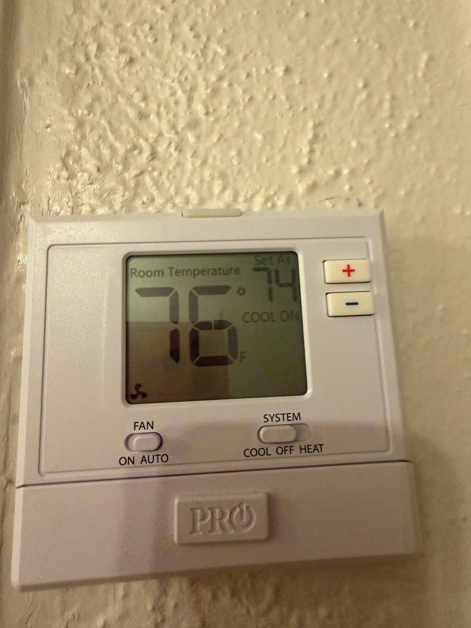 Easy-to-use digital thermostat with in-room A/C control