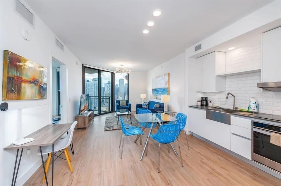 Miami 1 Bedroom Deluxe Dining Room