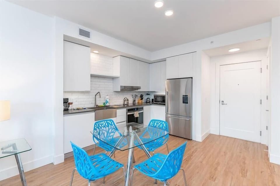 Miami 1 Bedroom Deluxe Dining Room