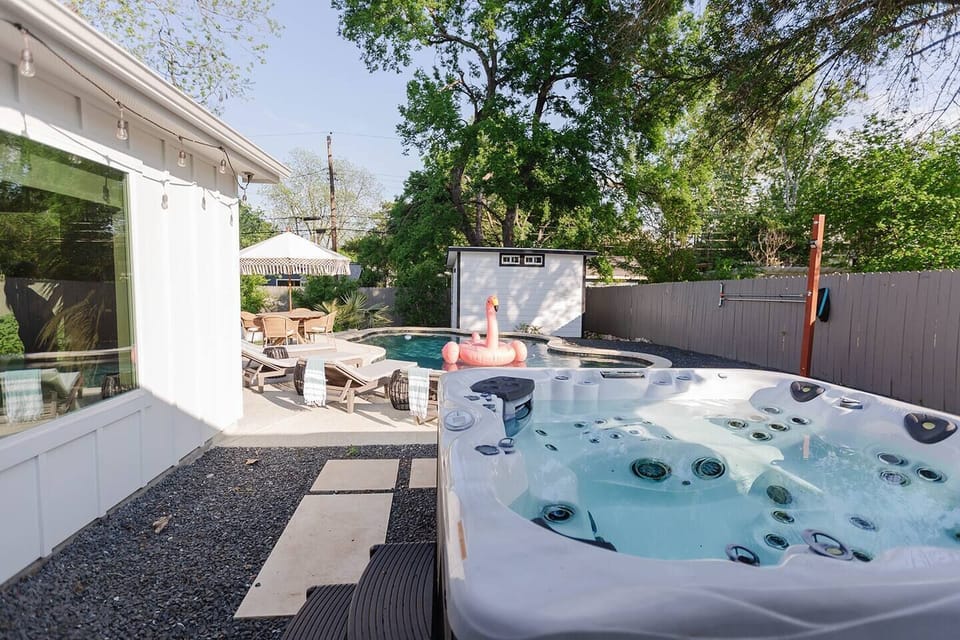 Hot tub and pool 