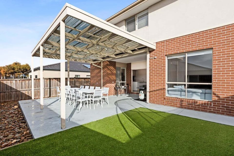 Light-filled Backyard