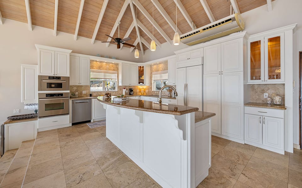 Fully functional kitchen with cooktop, oven, microwave, warming drawer, dishwasher, blender, Instapot, rice cooker, waffle iron, and more!