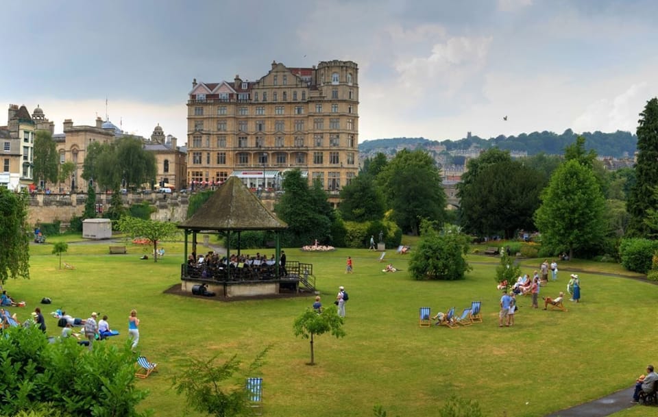 The apartment is only moments away from the famous Parade Gardens