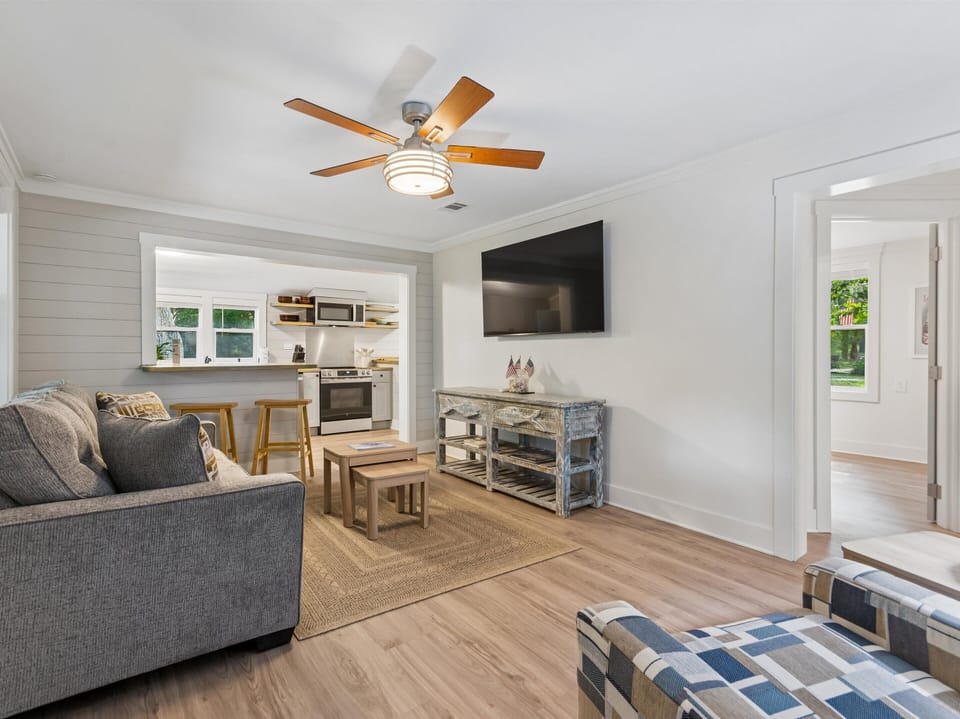 Living Area + Smart TV