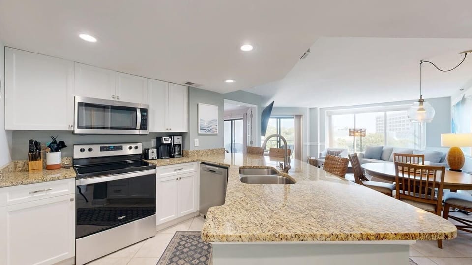 Fully Stocked Kitchen