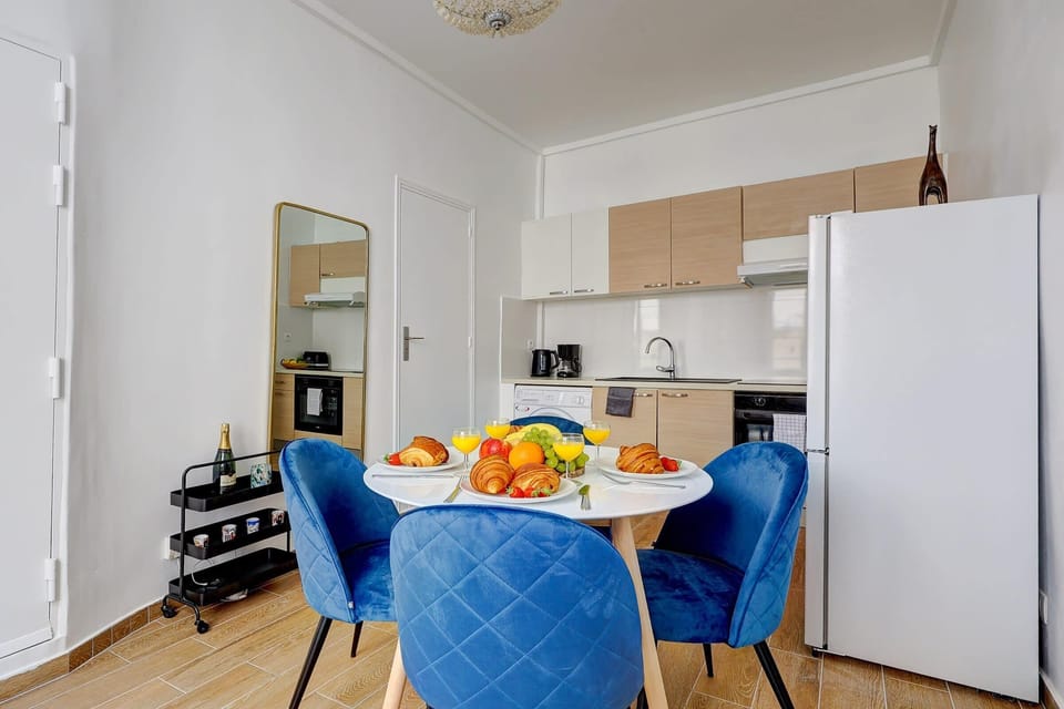 The kitchen and dining area