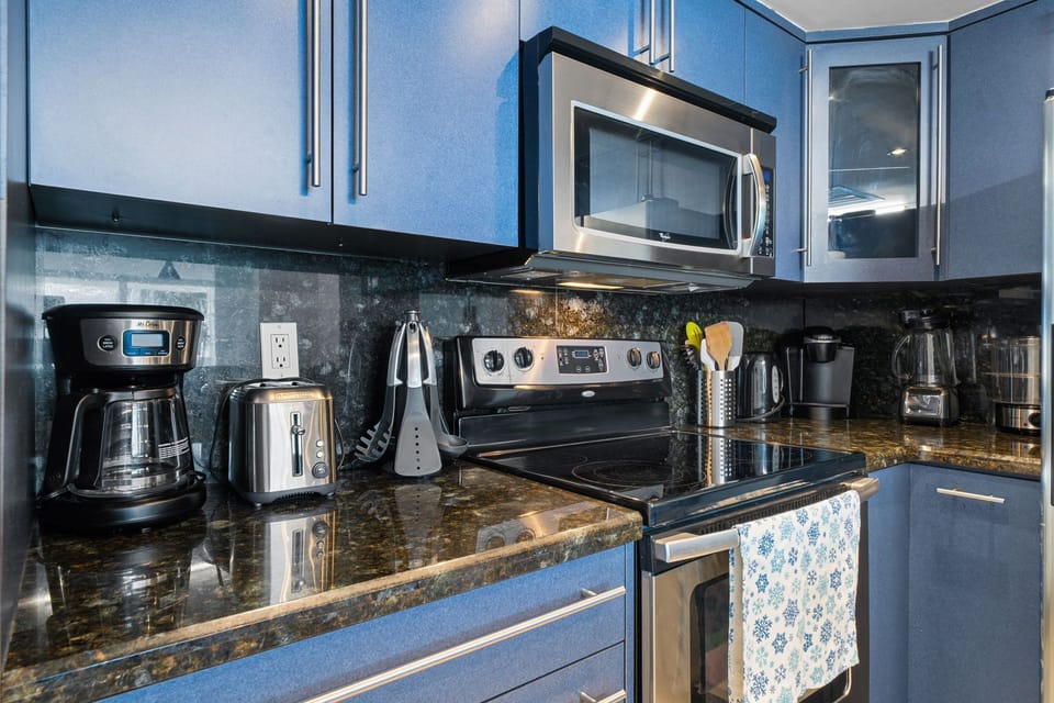 Fully Equipped Kitchen 
Enjoy a fully equipped kitchen with everything you need to prepare and enjoy meals during your stay. Please note that the kitchen does not have a dishwasher.