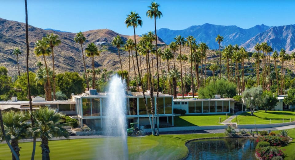 Clubhouse, fountain and mountains!