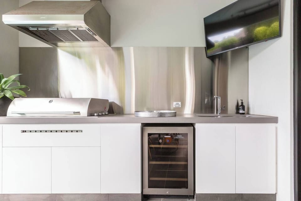 Fire up the BBQ and enjoy effortless outdoor cooking, with the TV on so you don’t miss a moment of the action.