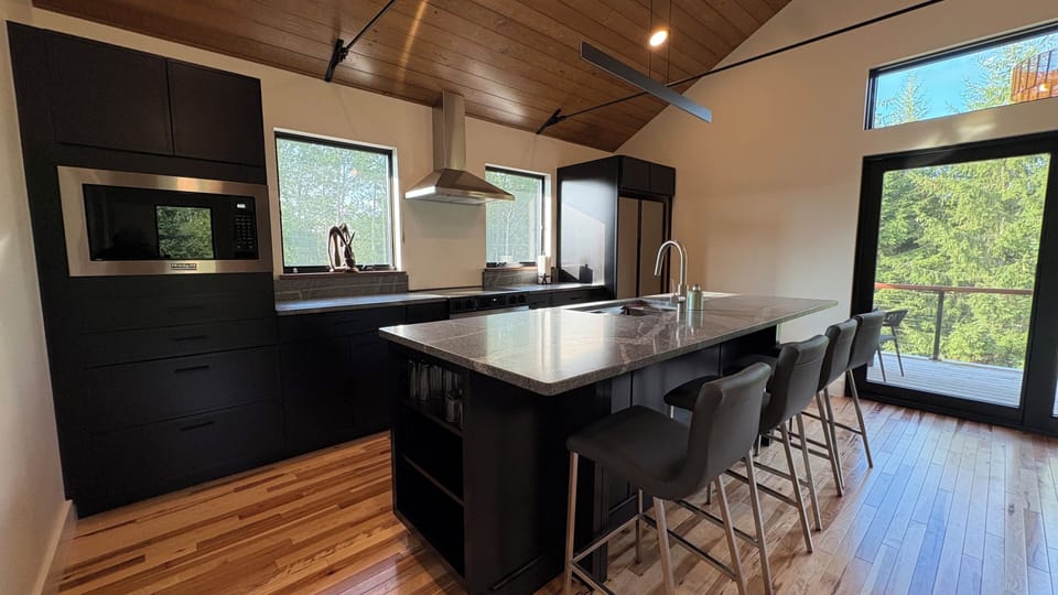 Full kitchen 