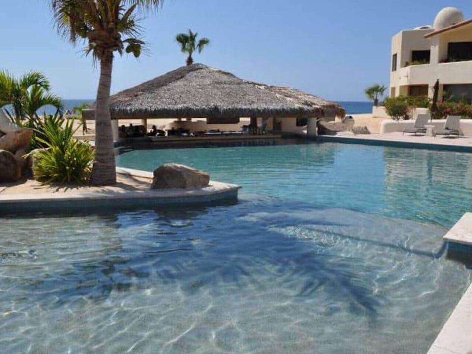 swim up bar