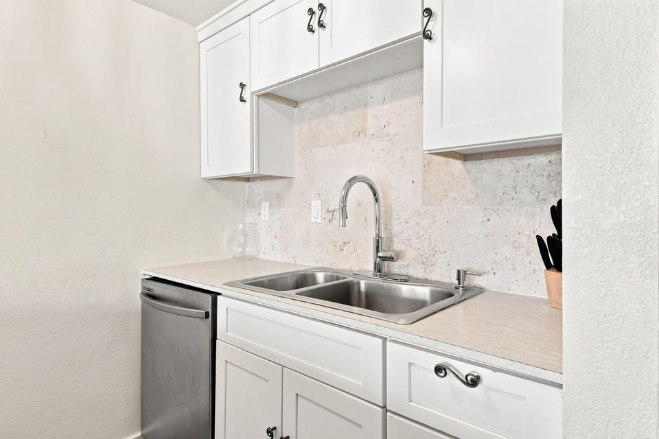 Full kitchen