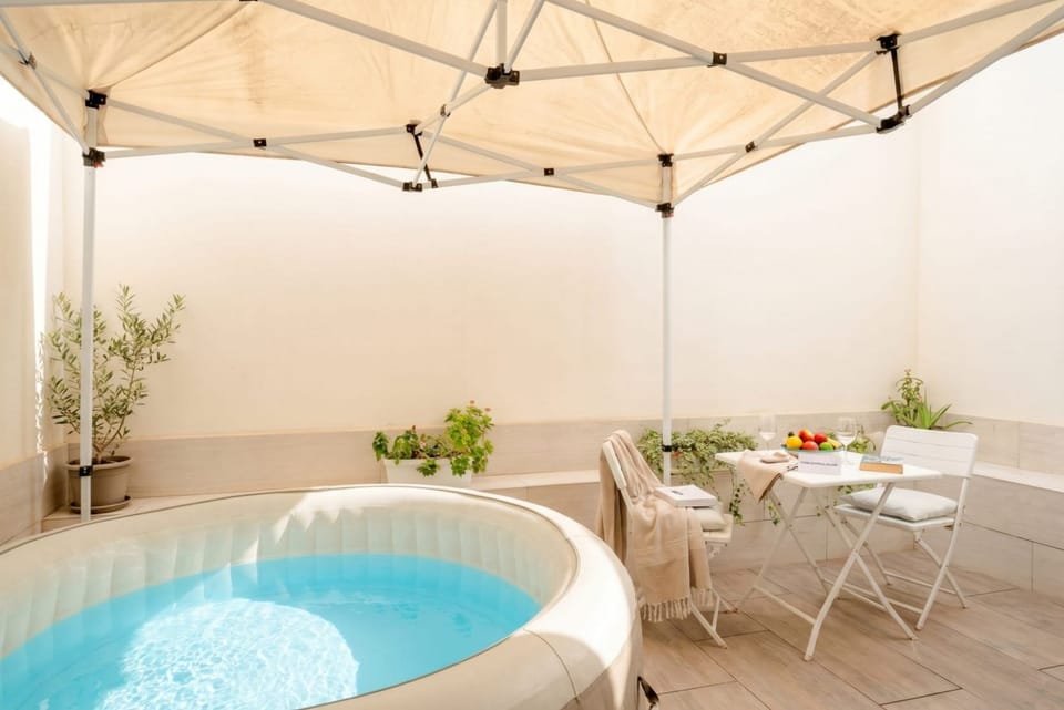 Outdoor spa tub