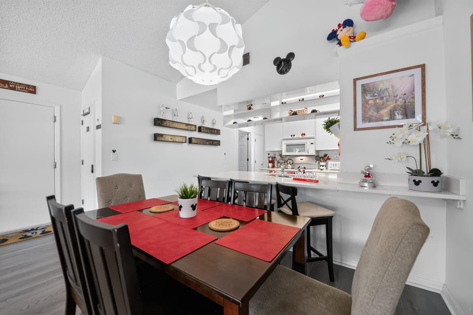 Dining Room, Dining Table, Furniture, Indoors, Room