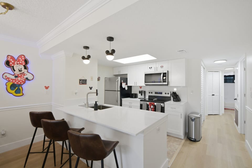 Indoors, Appliance, Refrigerator, Microwave, Oven