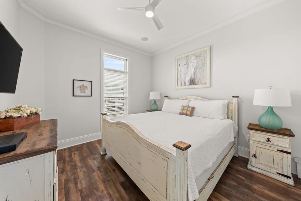 Dixie Tide - 2nd Floor King Suite