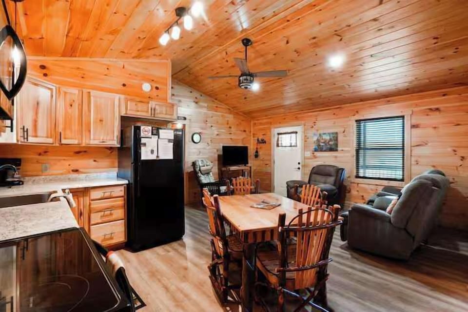 Kitchen & Dining Area: Inviting space with rustic charm, perfect for culinary adventures!