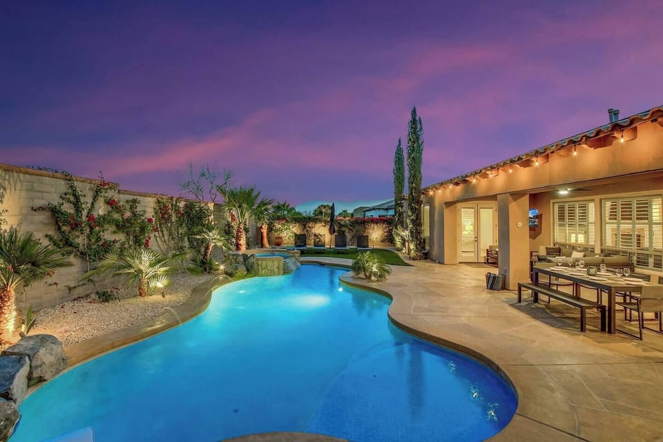 Heat it full with fountains and plenty of space to play and swim. Jacuzzi waterfalls into the pool. Large flat step allows for small kid play area. 
