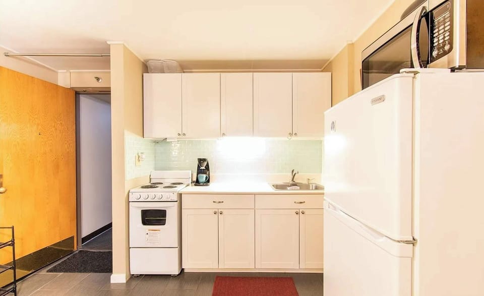 full kitchen