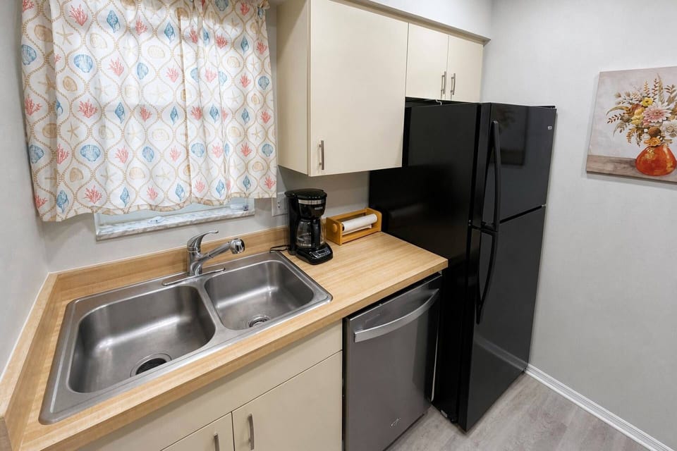 Equipped with both big and small appliances for your everyday need
