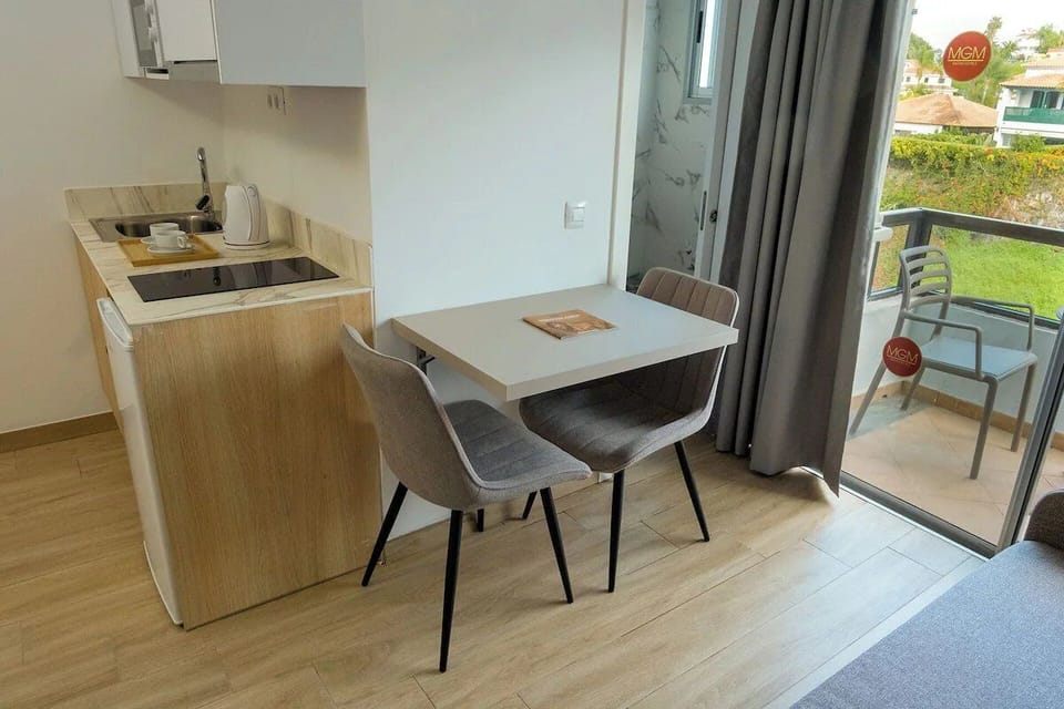 Kitchen with dining table