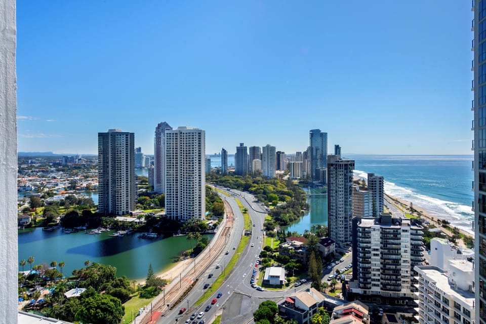 Perfectly positioned near the beach, parks and easy connections for exploring up and down the Gold Coast.
