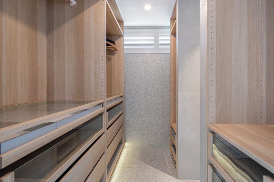 Unpack and settle in with ease, with a spacious walk-in wardrobe offering plenty of storage for longer stays and family holidays.