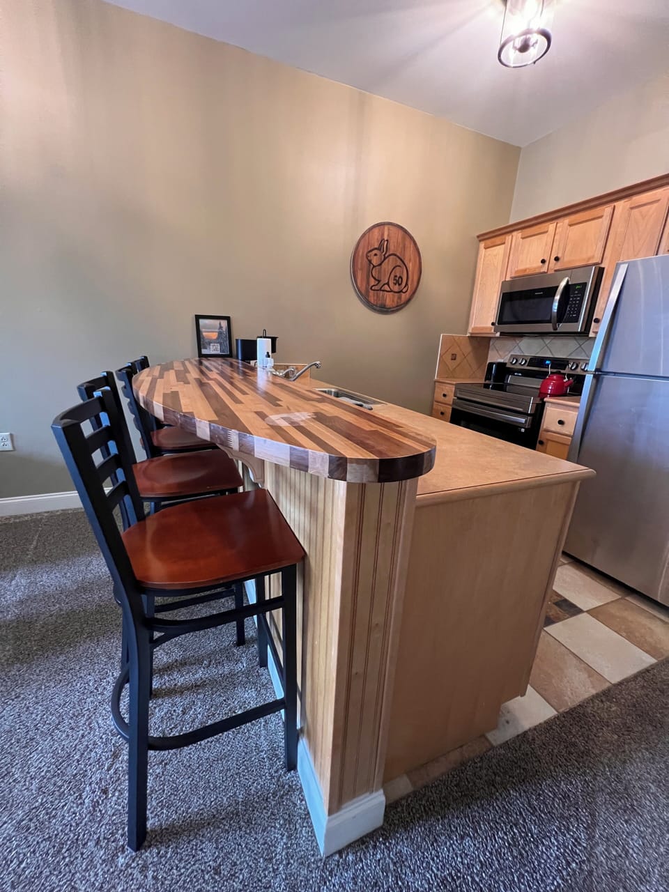 Breakfast bar and kitchen