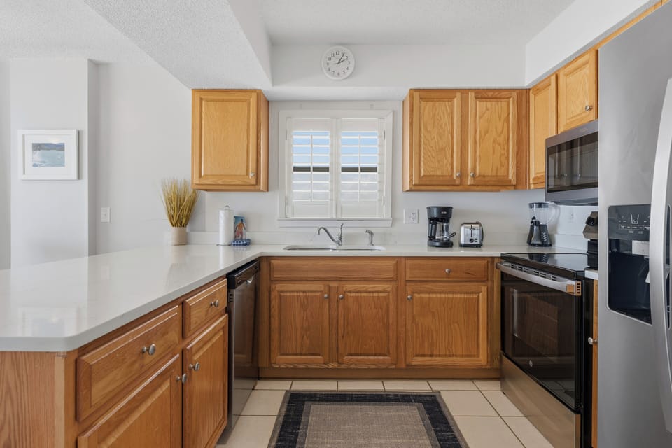Full kitchen