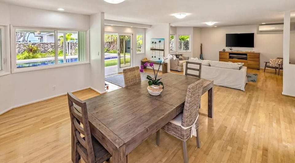 Spacious dining room